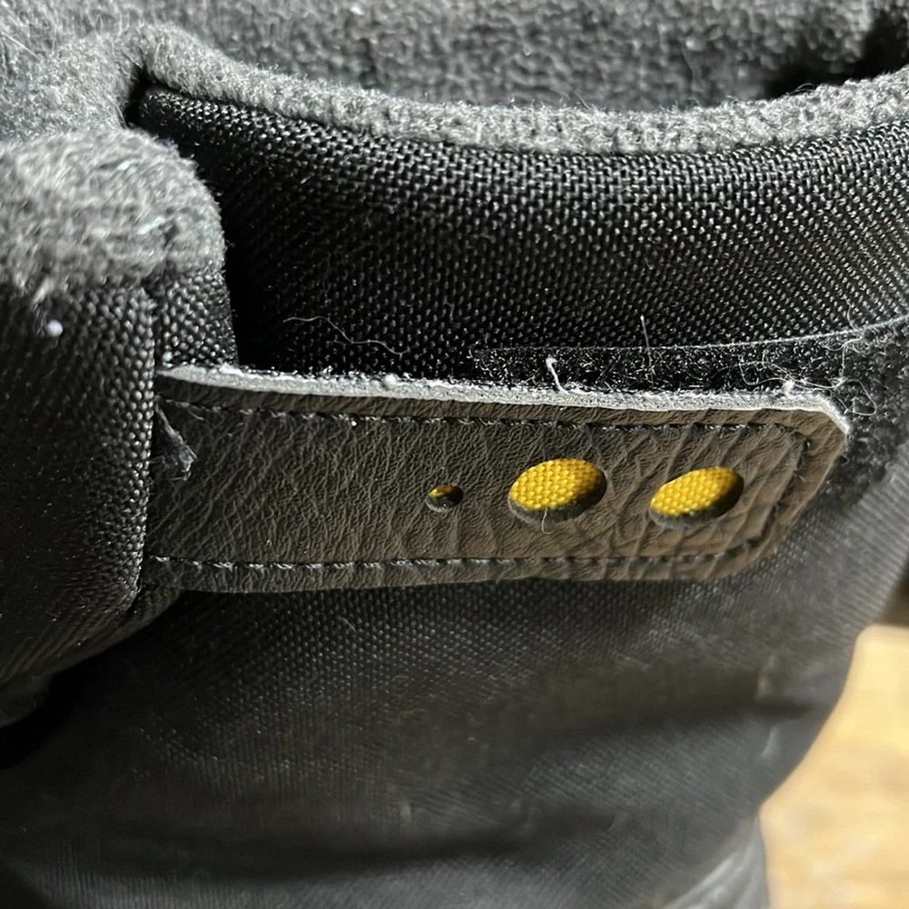 Size 11 boys black snow boot by Tundra. In near perfect unworn condition.